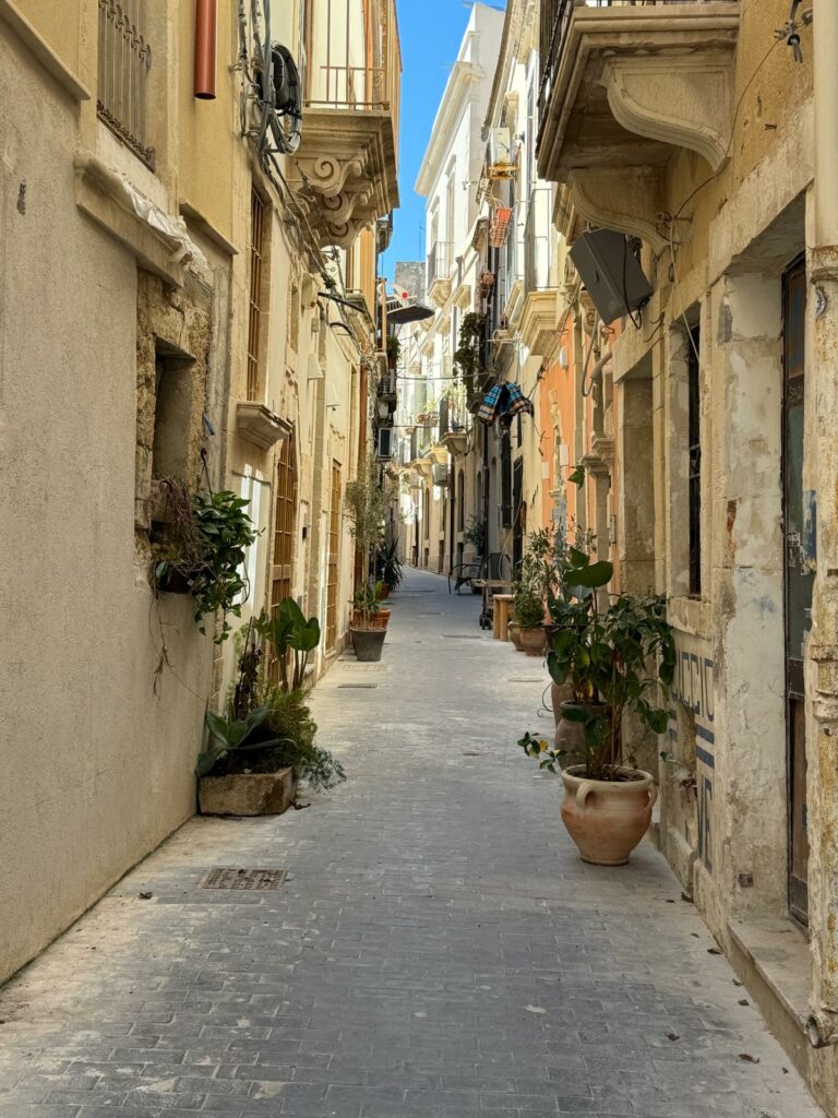 Il mare di Ortigia, un piccolo paradiso all'interno della città di Siracusa
